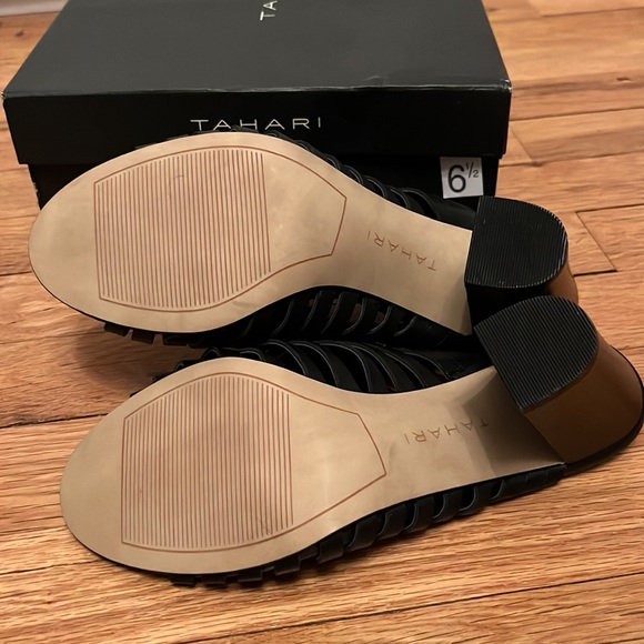NEW Tahari black leather sandals - Picture 4 of 5